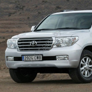 Передний бампер в цвет кузова Toyota Land Cruiser 200 (2008-2011)